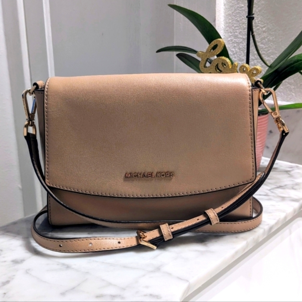 Michael Michael Kors Ellis Medium Leather Crossbody Bag